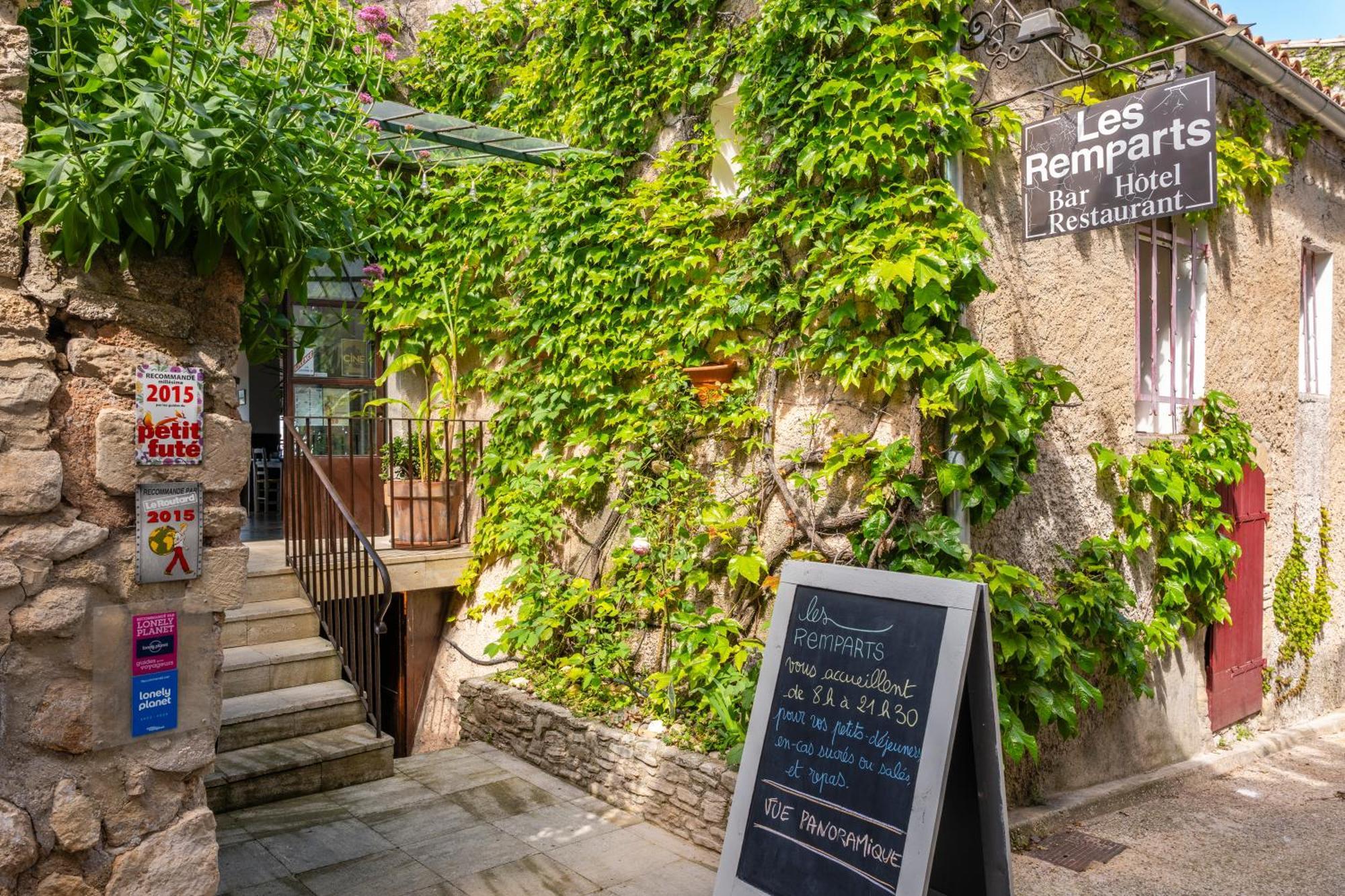 Hotel Restaurant Les Remparts Venasque Eksteriør billede