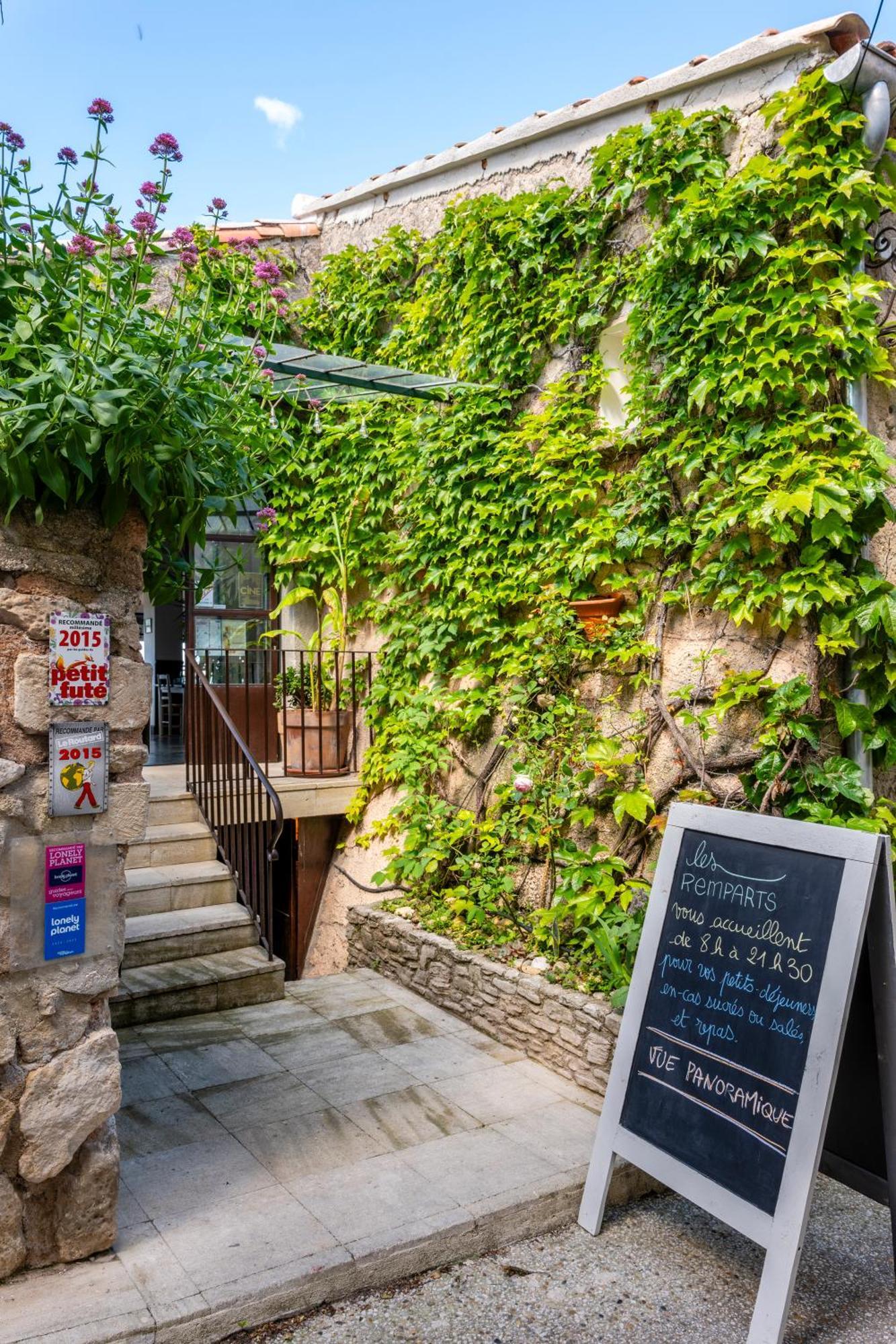 Hotel Restaurant Les Remparts Venasque Eksteriør billede
