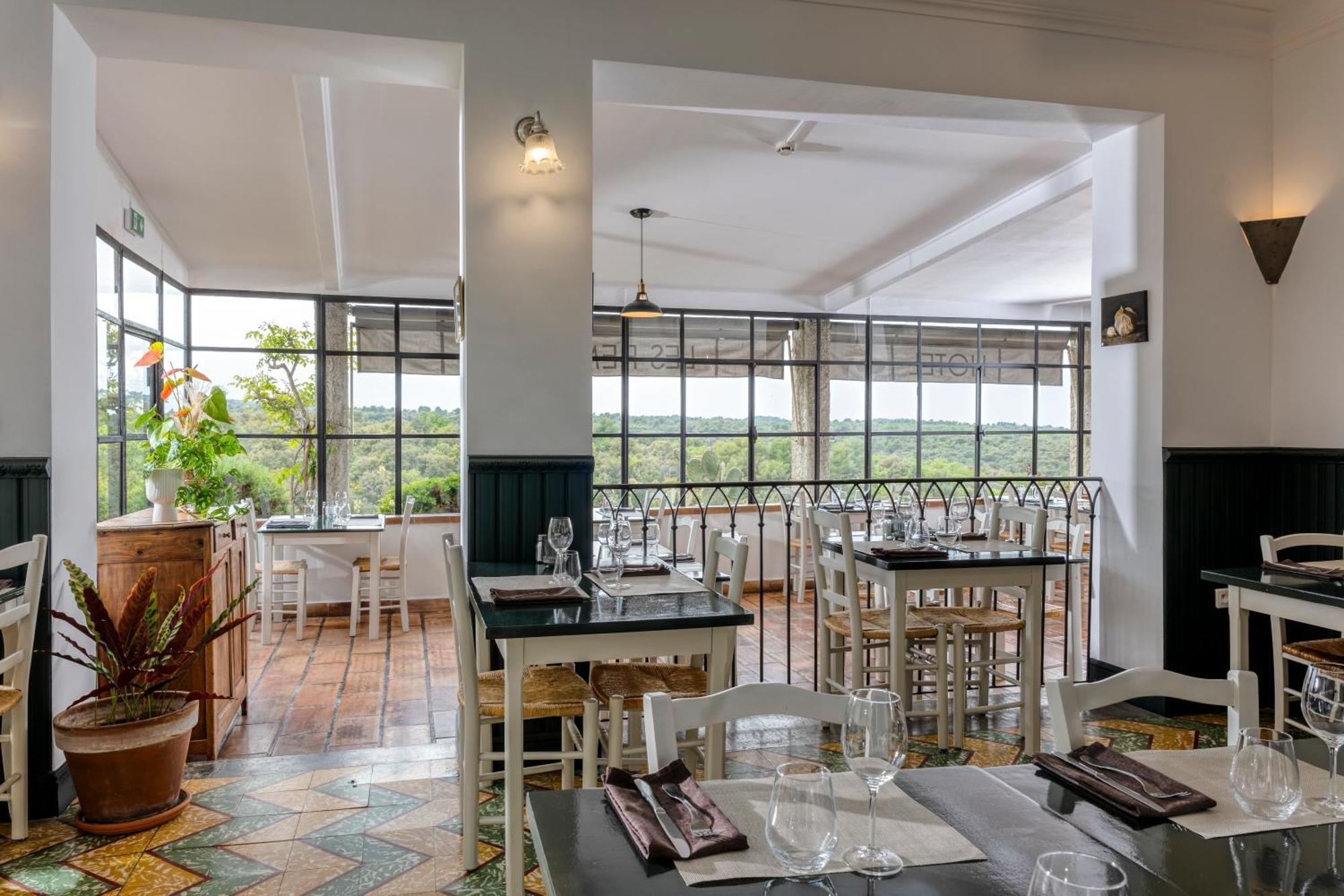 Hotel Restaurant Les Remparts Venasque Eksteriør billede