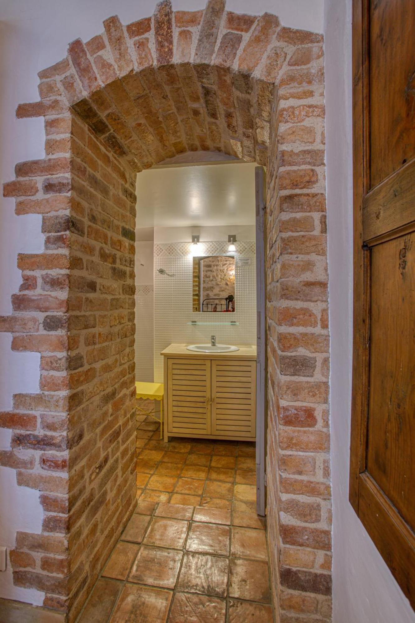 Hotel Restaurant Les Remparts Venasque Eksteriør billede